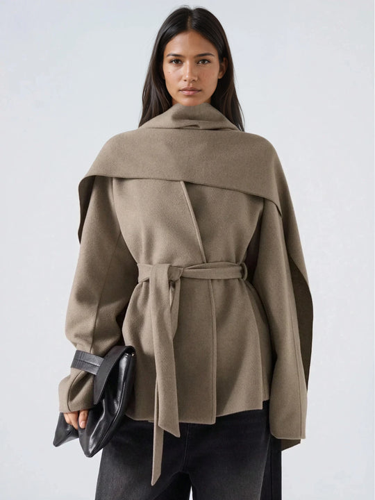 Elegante abrigo minimalista de otoño con diseño de bufanda para atar en la cintura