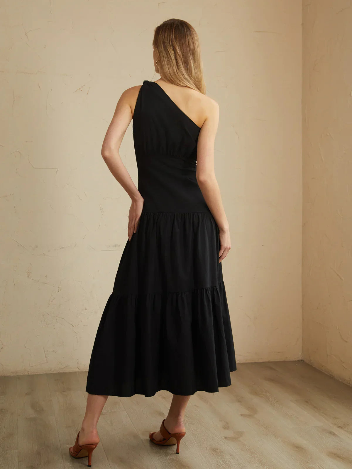 Asymmetric Shoulder Knotted Midi Dress - LA FEMME WANDERER