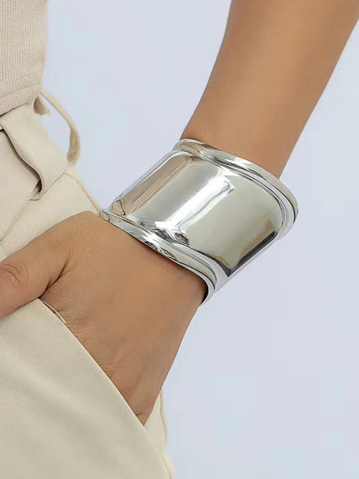 Metallic Wide Cuff Bracelet - LA FEMME WANDERER