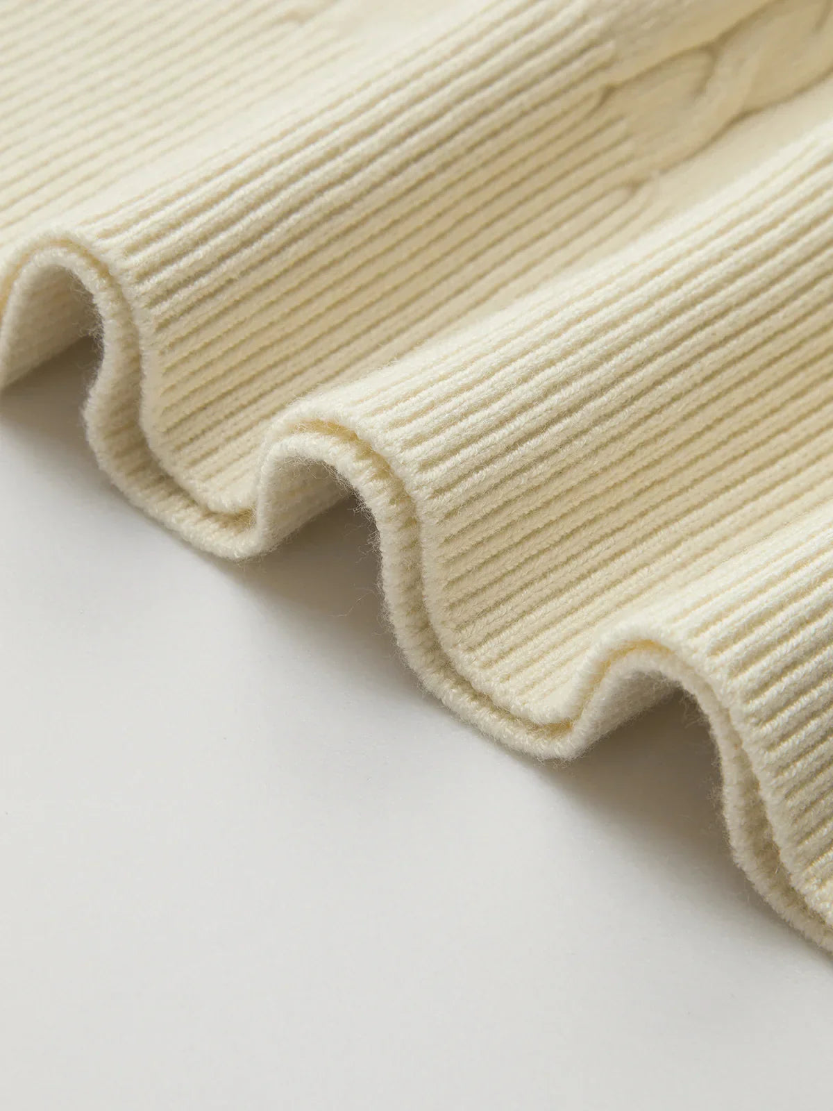 Casual V-Neck Short Sleeve Knit Top - LA FEMME WANDERER