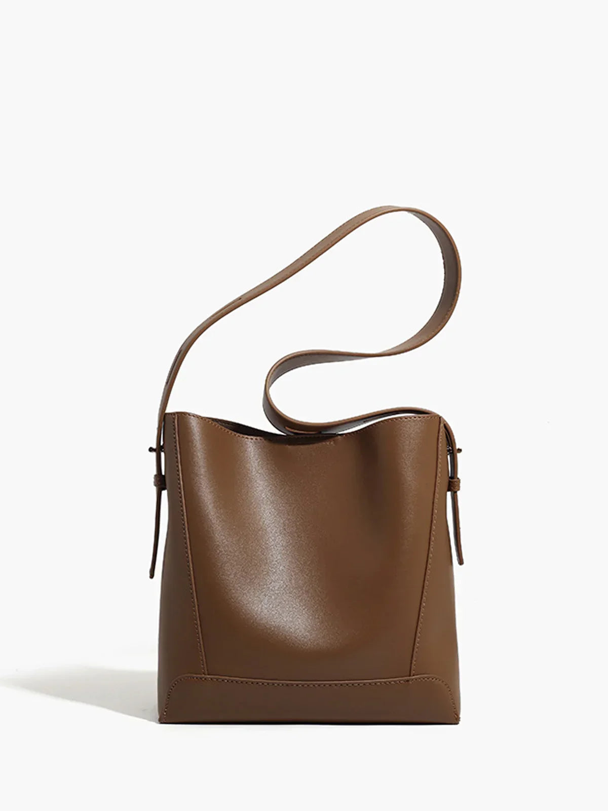 Soft-Buckle Piping Bucket Bag - LA FEMME WANDERER