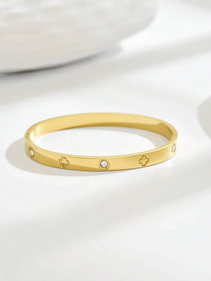 Heart-shaped Buckle Stainless Steel Bracelet - LA FEMME WANDERER