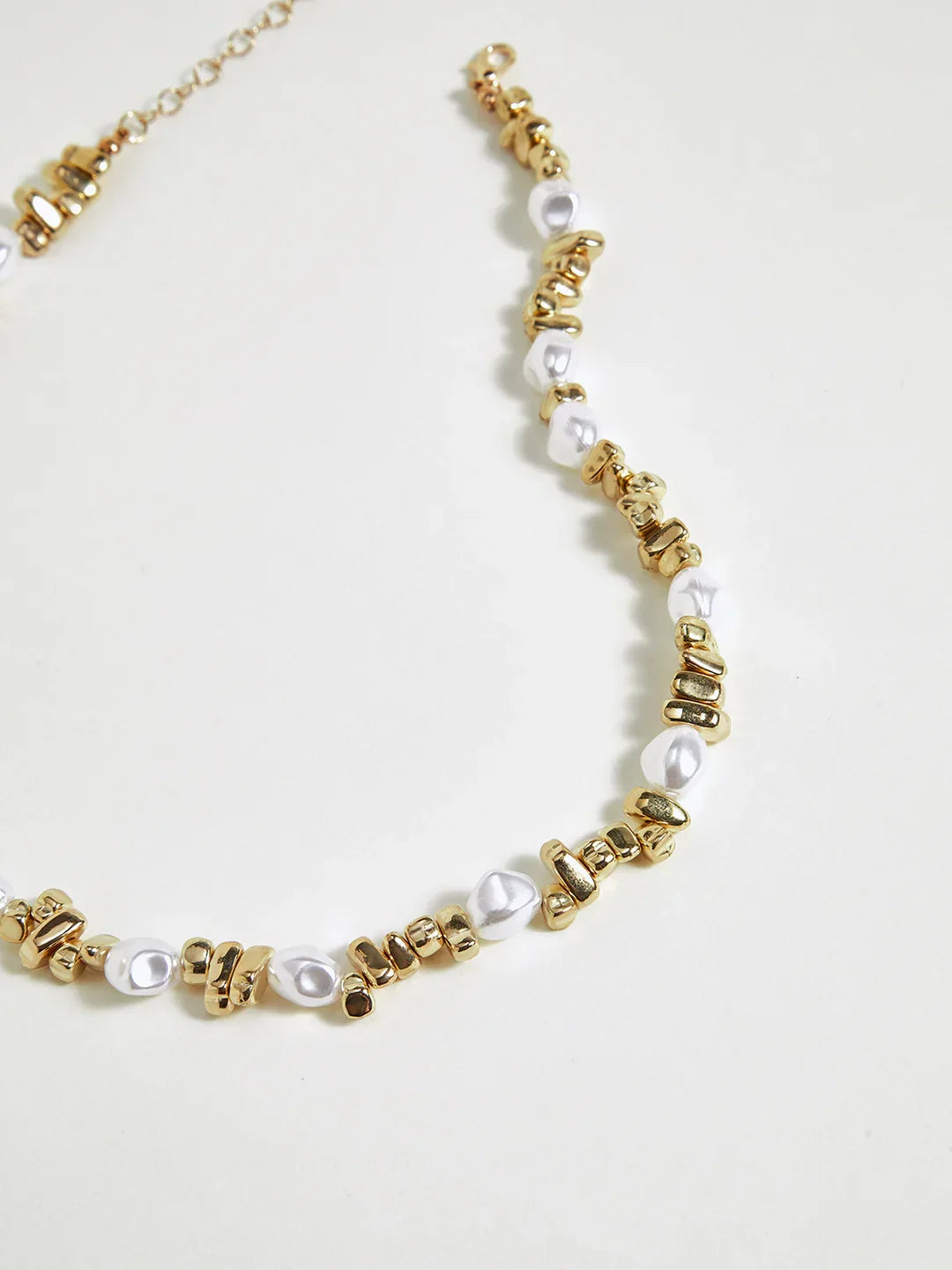 Delicate Pearl Gold Choker Necklace - LA FEMME WANDERER