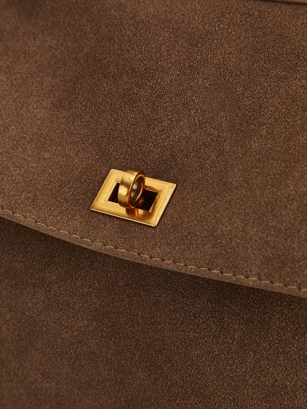 Classy Capsule - 3 - LA FEMME WANDERER