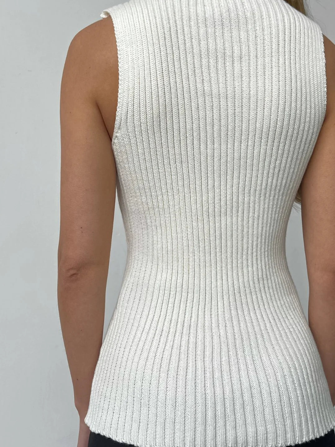 Turtleneck Sleeveless Top Fashion Casual - LA FEMME WANDERER