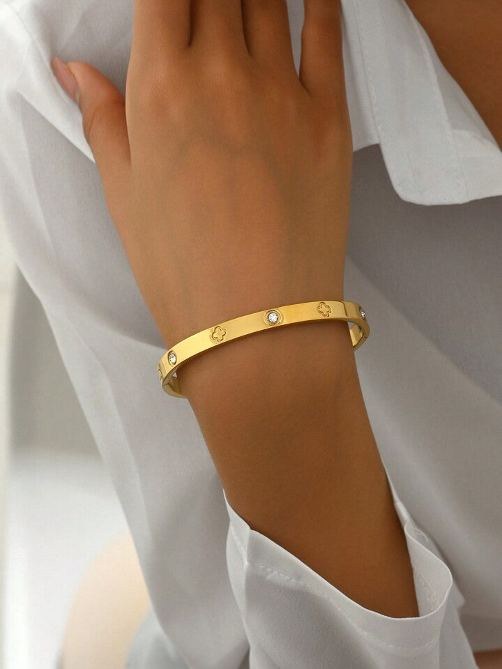 Heart-shaped Buckle Stainless Steel Bracelet - LA FEMME WANDERER