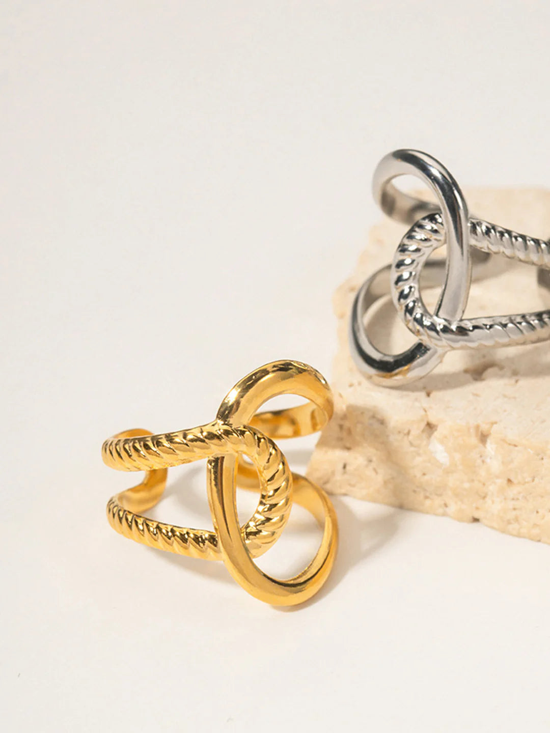Sculpted Loop Statement Ring - LA FEMME WANDERER