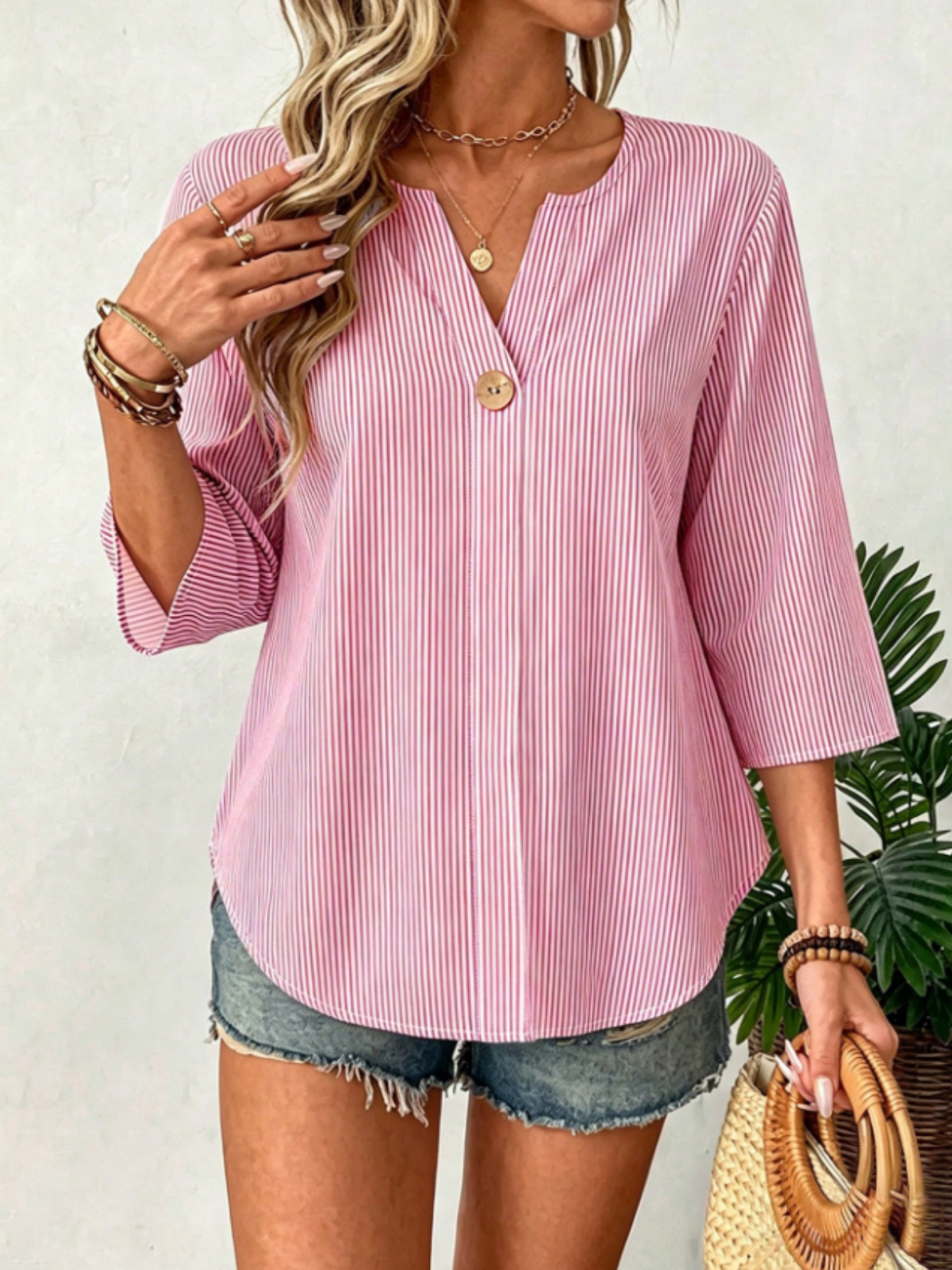 Top ligero a rayas para armarios minimalistas de verano